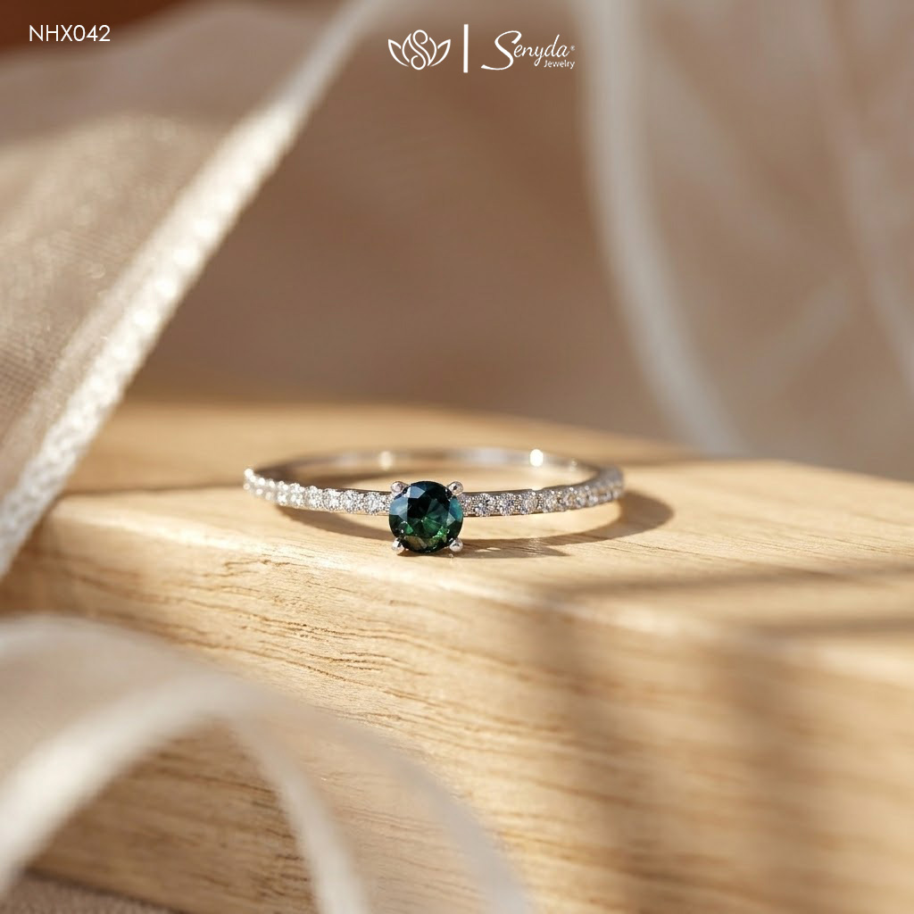 NHX042 Nhẫn kim cương Senyda 1 hột Sapphire đai tấm