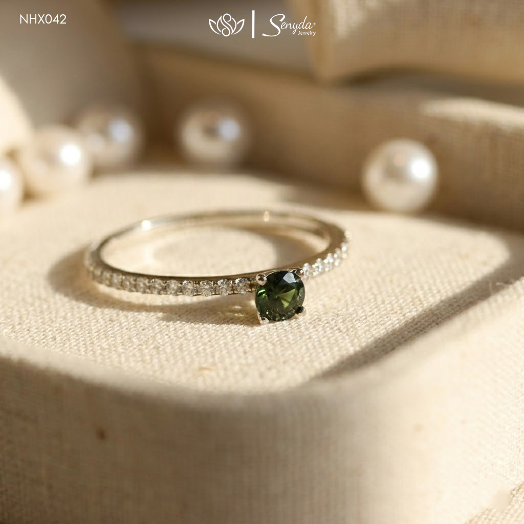 NHX042 Nhẫn kim cương Senyda 1 hột Sapphire đai tấm