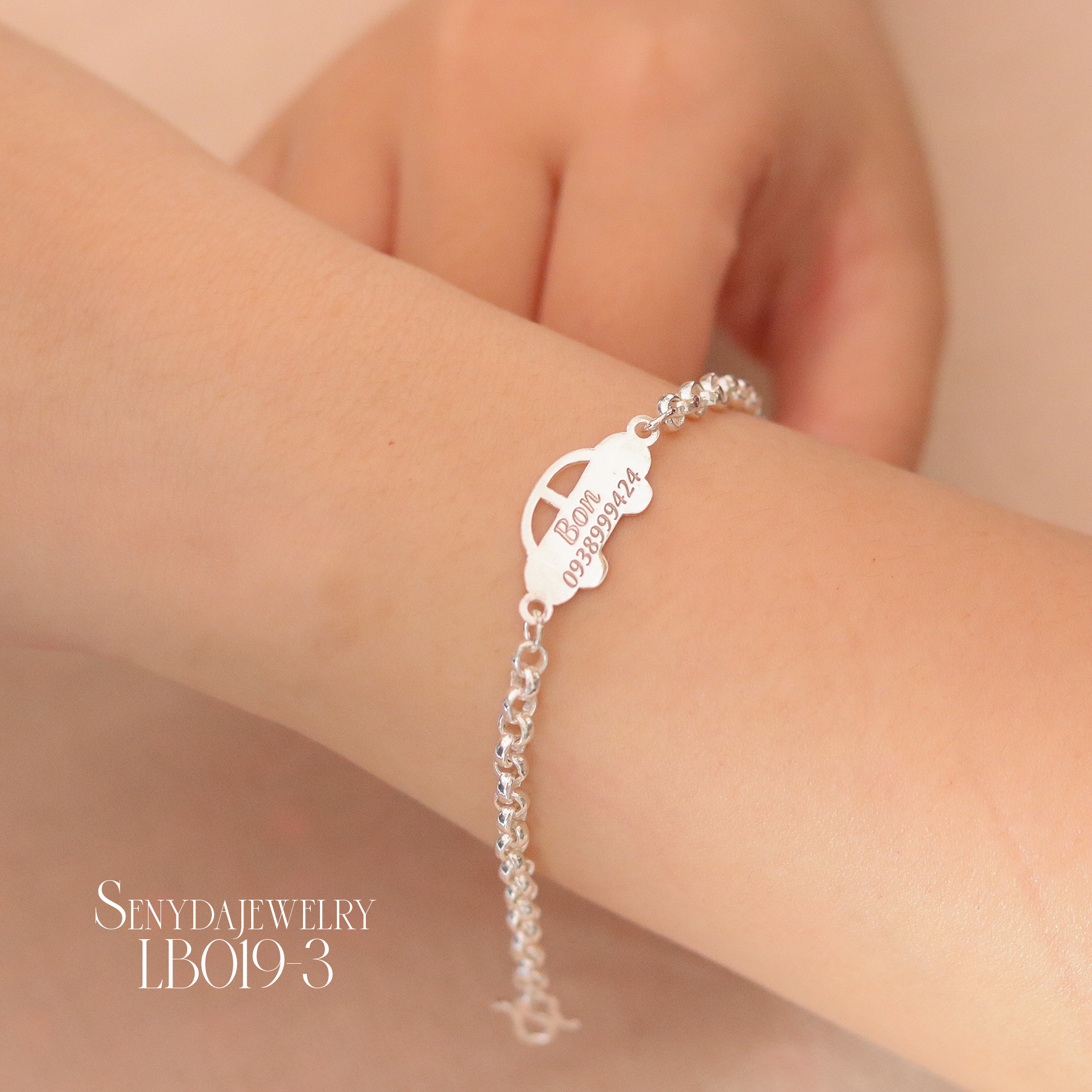 Tại sao nên đeo lắc tay cho bé?