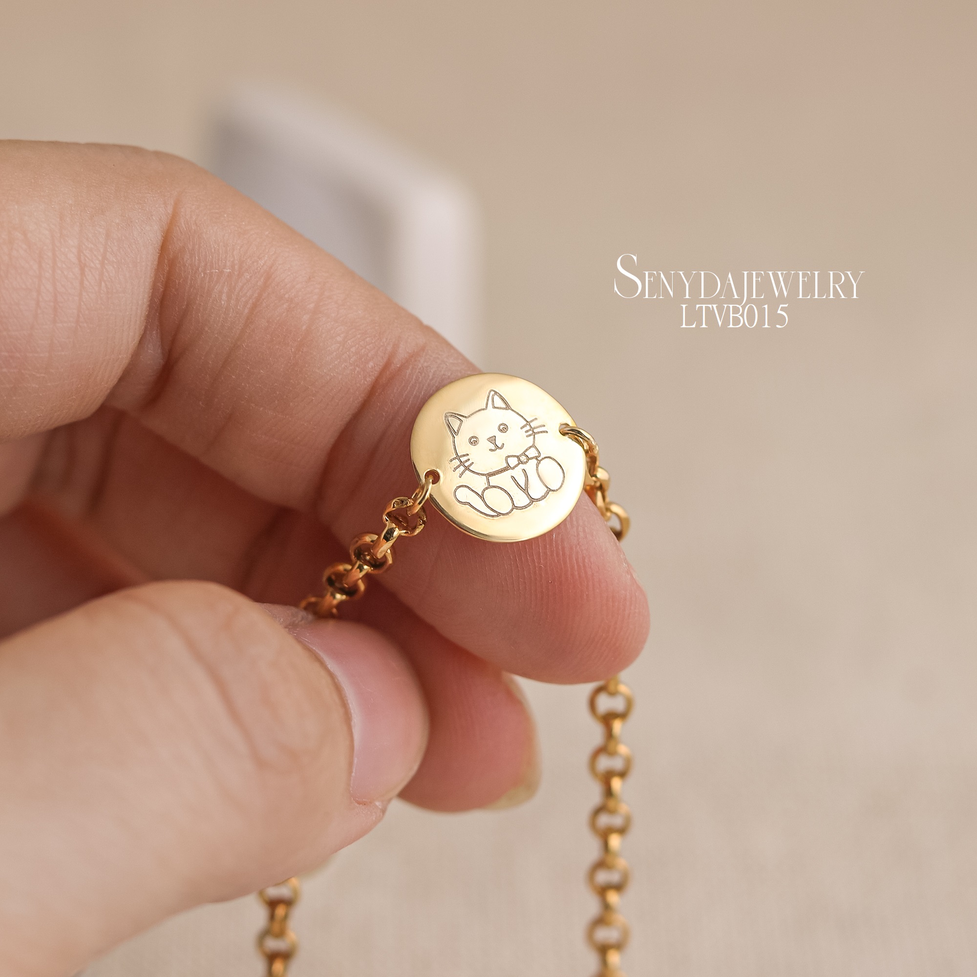 Tại sao nên đeo lắc tay cho bé?