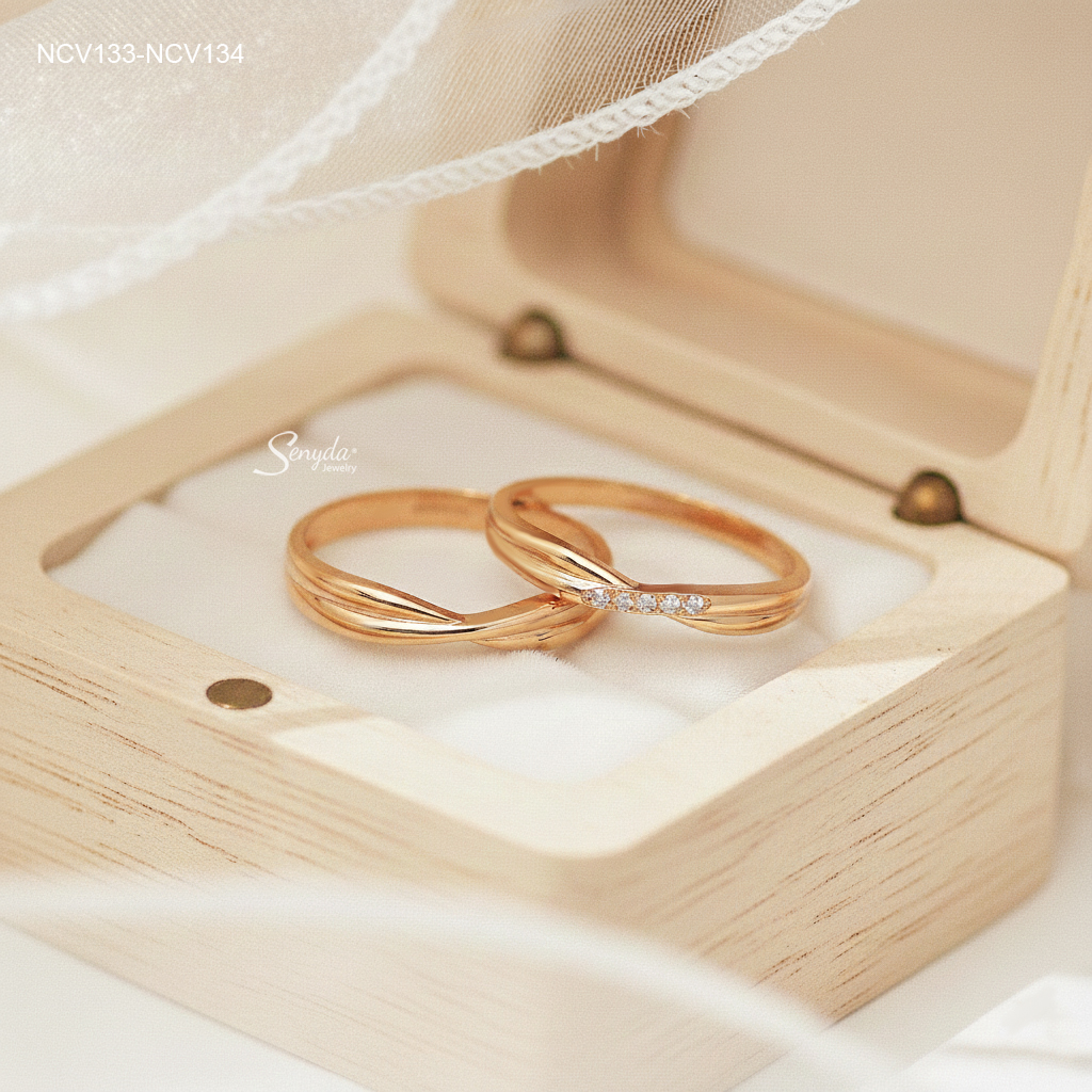 NCV133-NCV134 Nhẫn cưới vàng Senyda xoắn nơ trơn đá
