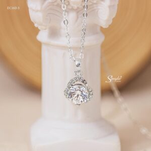 DC160 Dây chuyền bạc Ý Senyda hoa 3 cánh nhụy đá móc tam giác đá