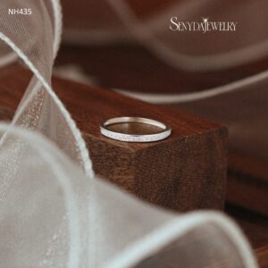 NH435 Nhẫn bạc Ý Senyda nửa hàng đá cẩn chìm