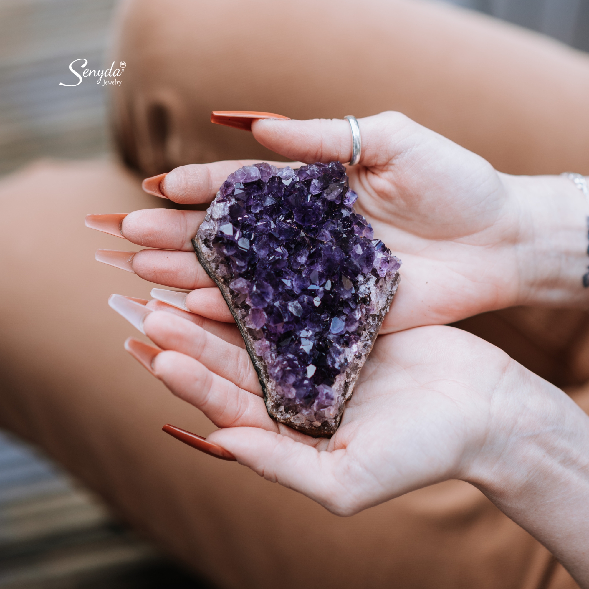Thạch anh tím: Đá sinh tháng 2 và những điều bạn chưa biết