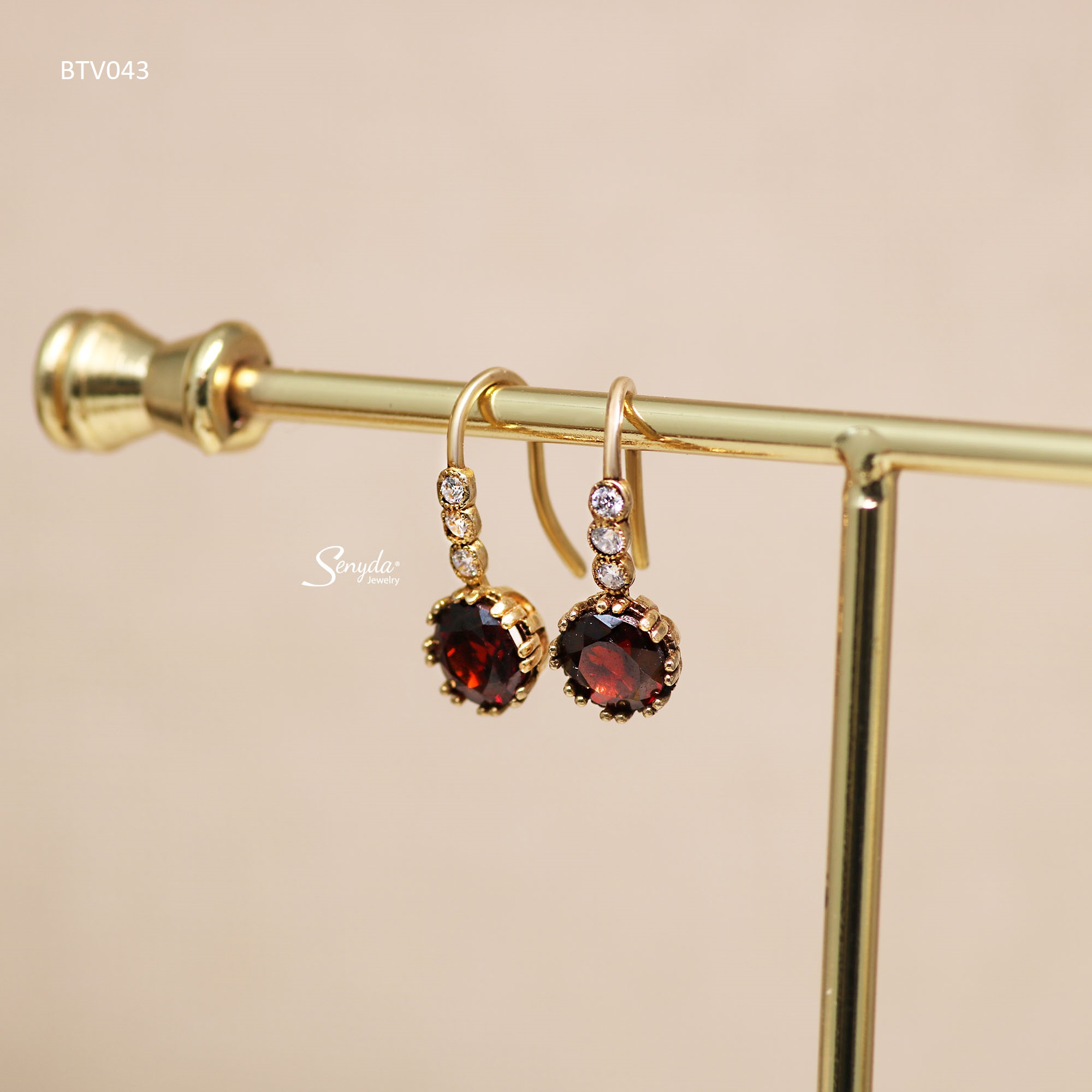 Garnet – Ngọc hồng lựu: Viên đá quý đỏ rực may mắn