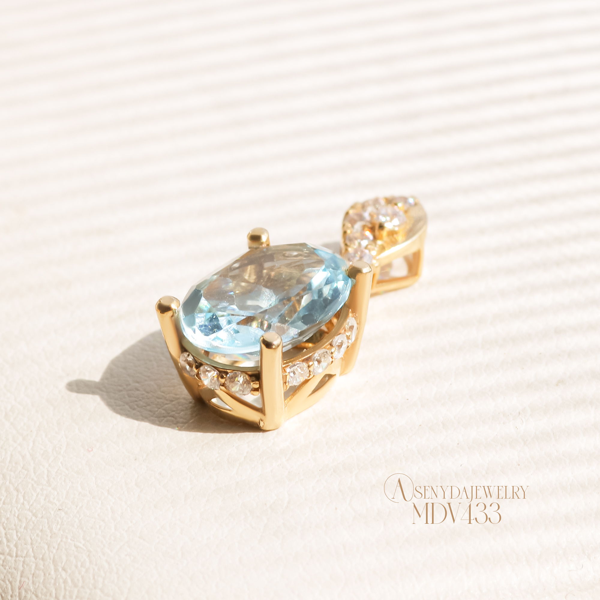 Trang sức đá Topaz: Công dụng tuyệt vời và mẹo bảo quản lâu bền