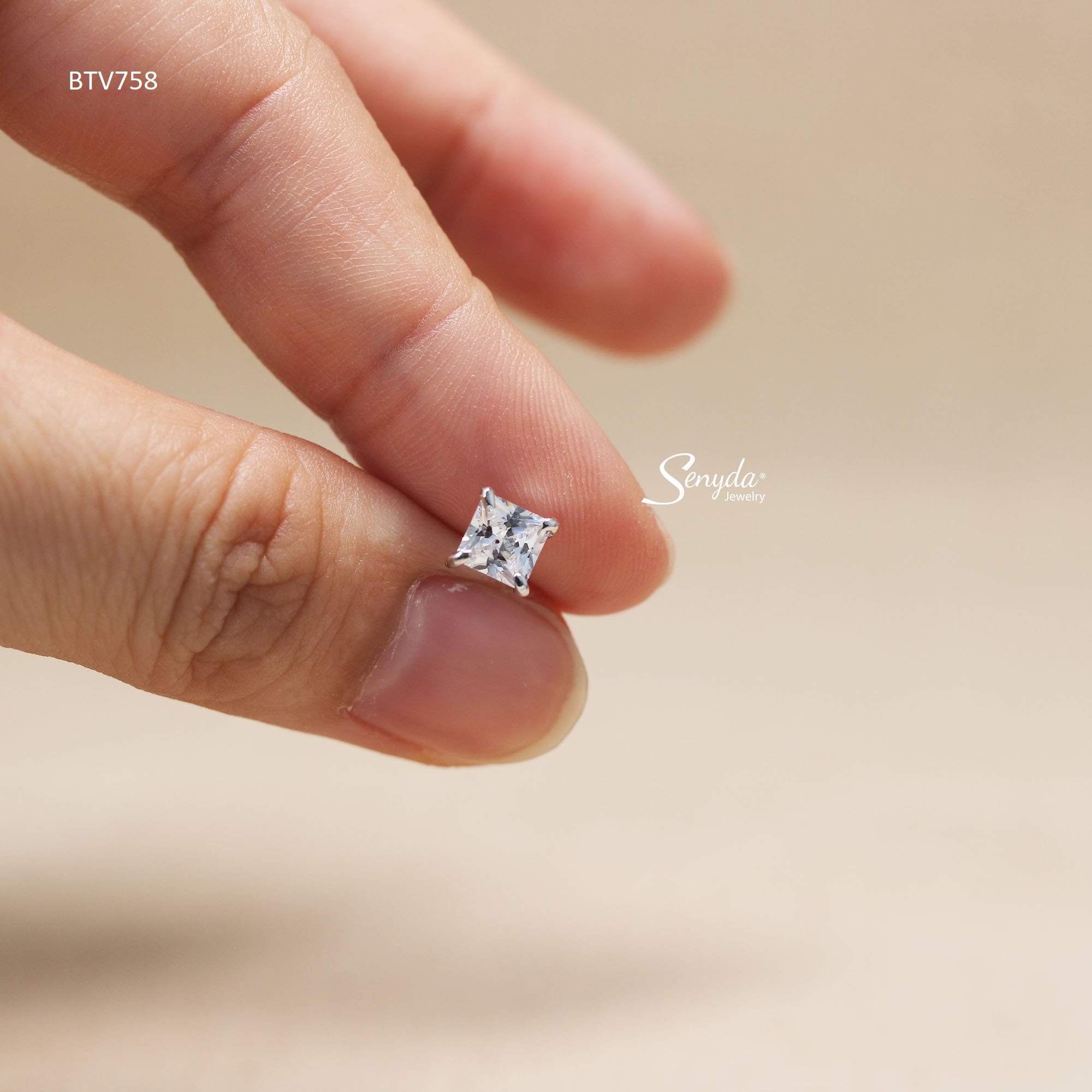 Nghệ thuật xỏ khuyên tai và phối bông tai thời thượng