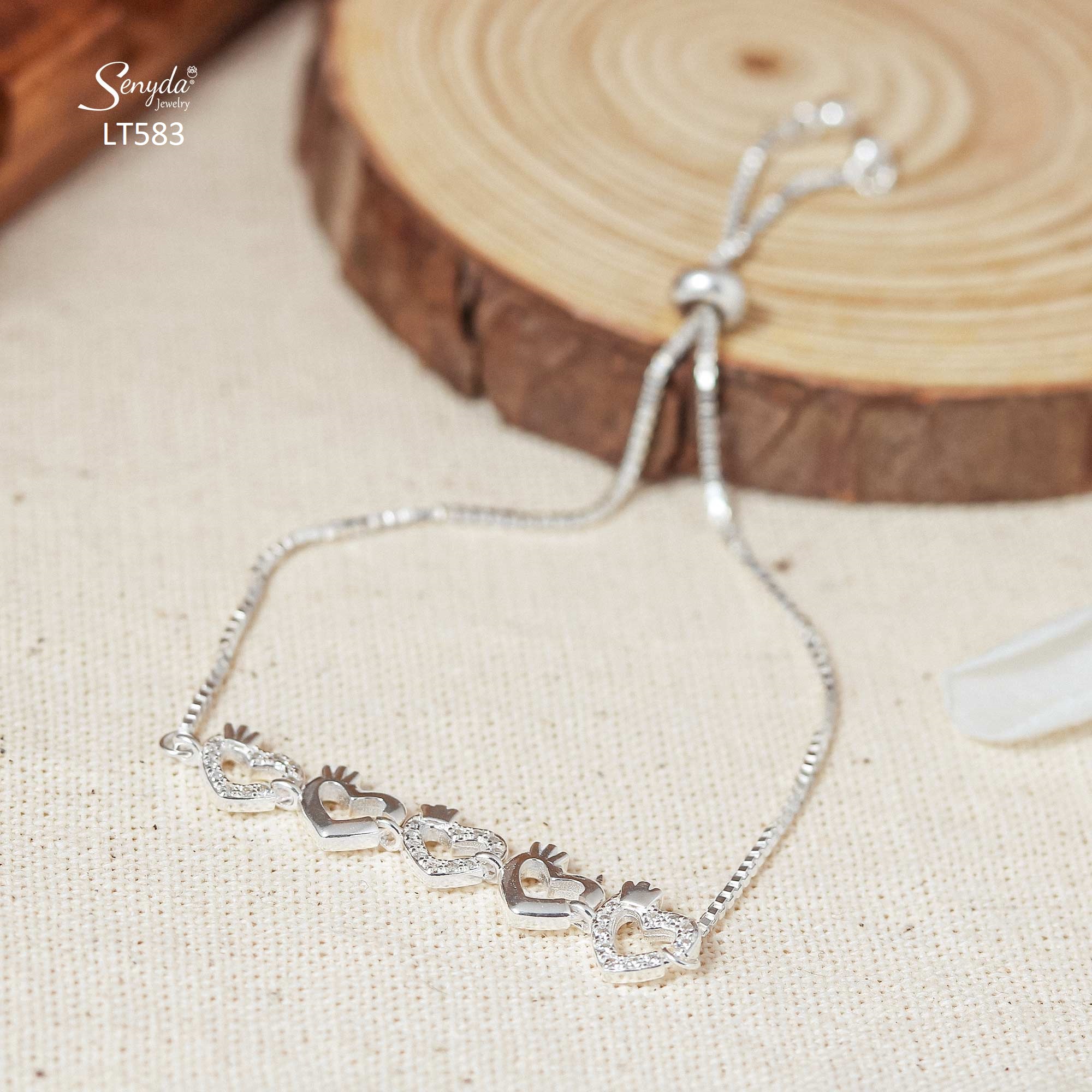 Vì sao lắc tay bạc nữ 925 được ưa chuộng?