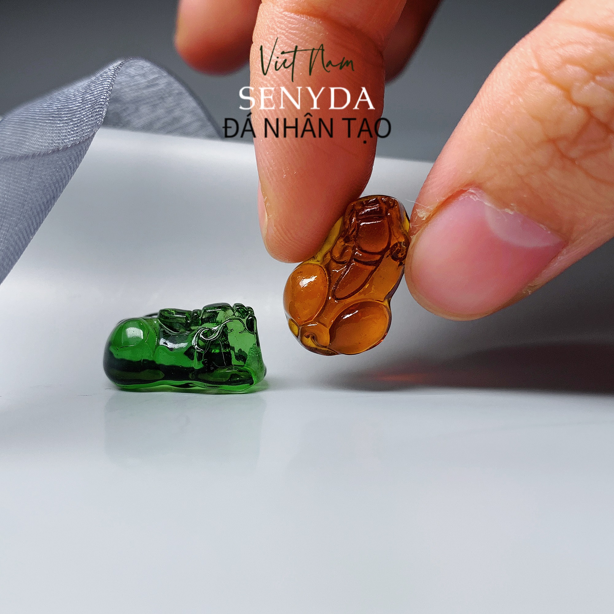 So sánh đá quý tự nhiên và đá nhân tạo: Đâu là sự lựa chọn cho bạn?