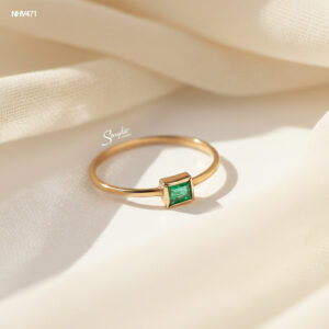 Nhẫn mặt đá Emerald vuông chấu bao đai trơn