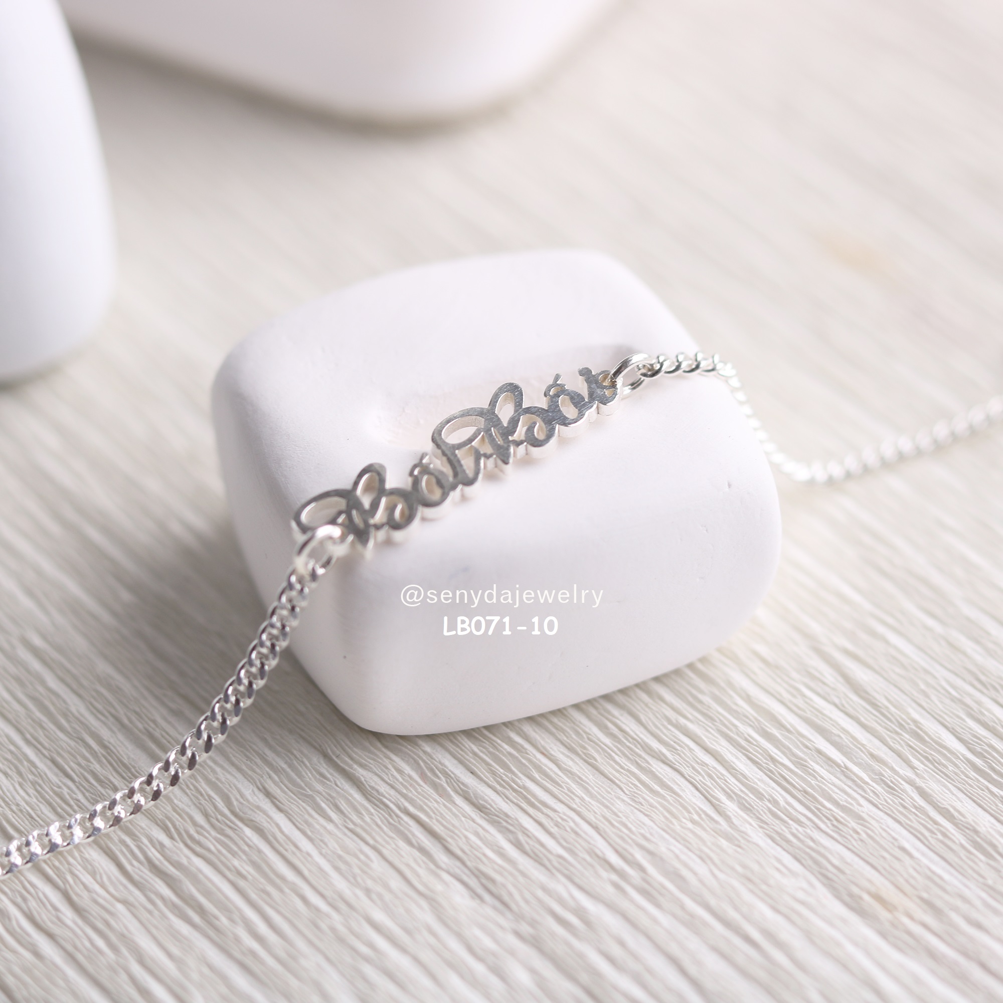 Lắc tay khắc tên cho bé