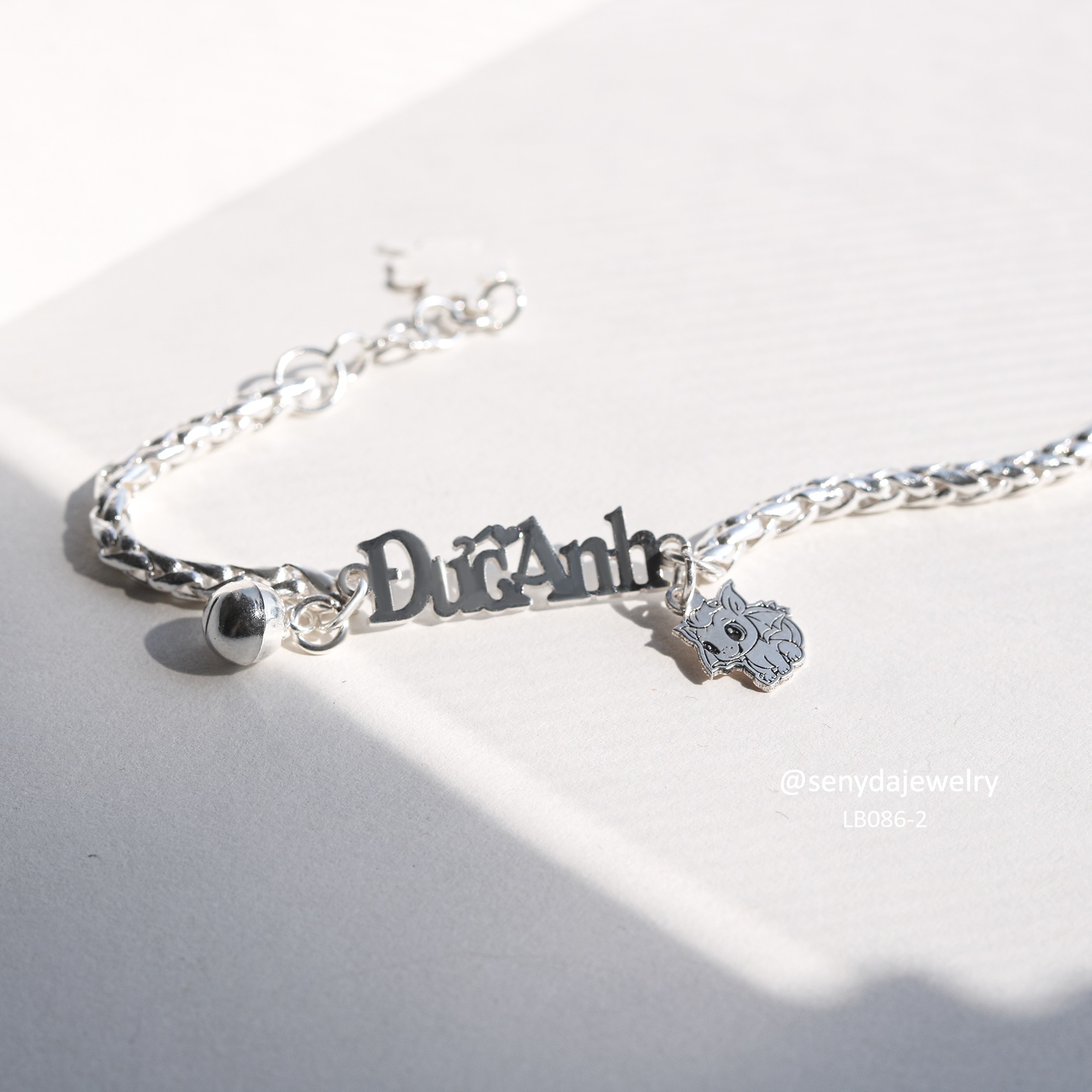 Lắc tay khắc tên cho bé
