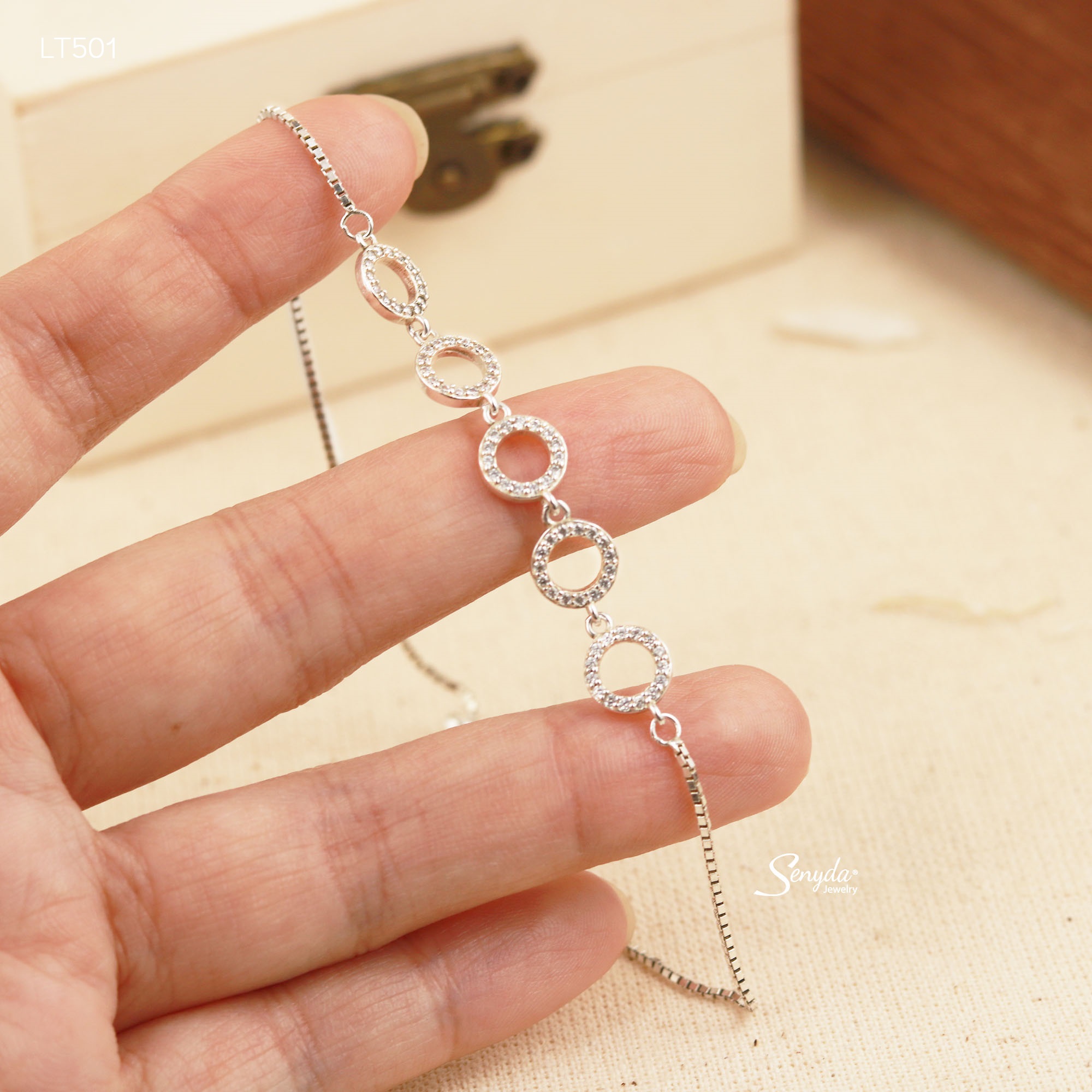 LT501 Lắc tay bạc Ý Senyda dây mì vòng tròn đá rỗng nối liền khóa rút