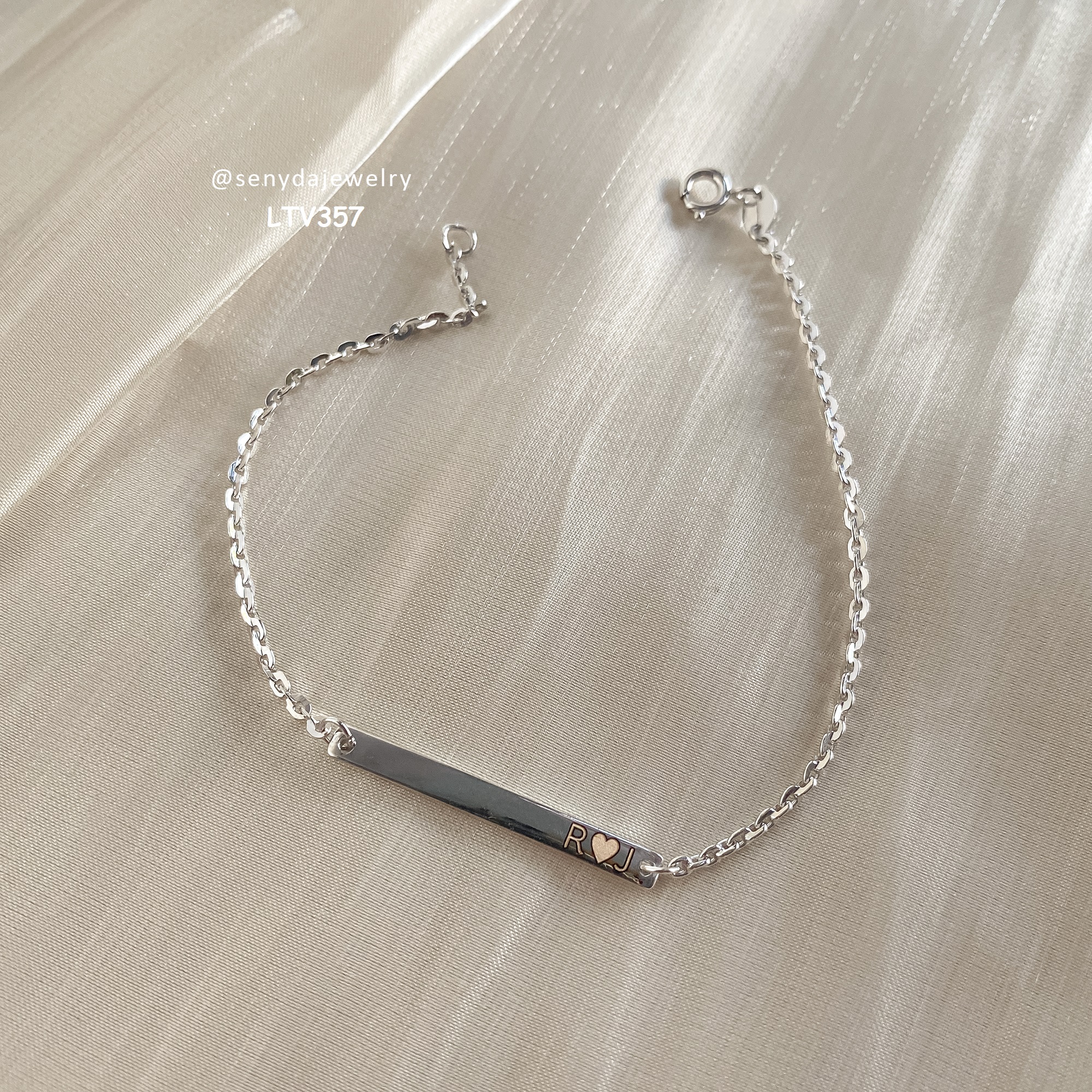 Tại sao lắc tay khắc tên lại được ưa chuộng trong giới trẻ hiện nay?