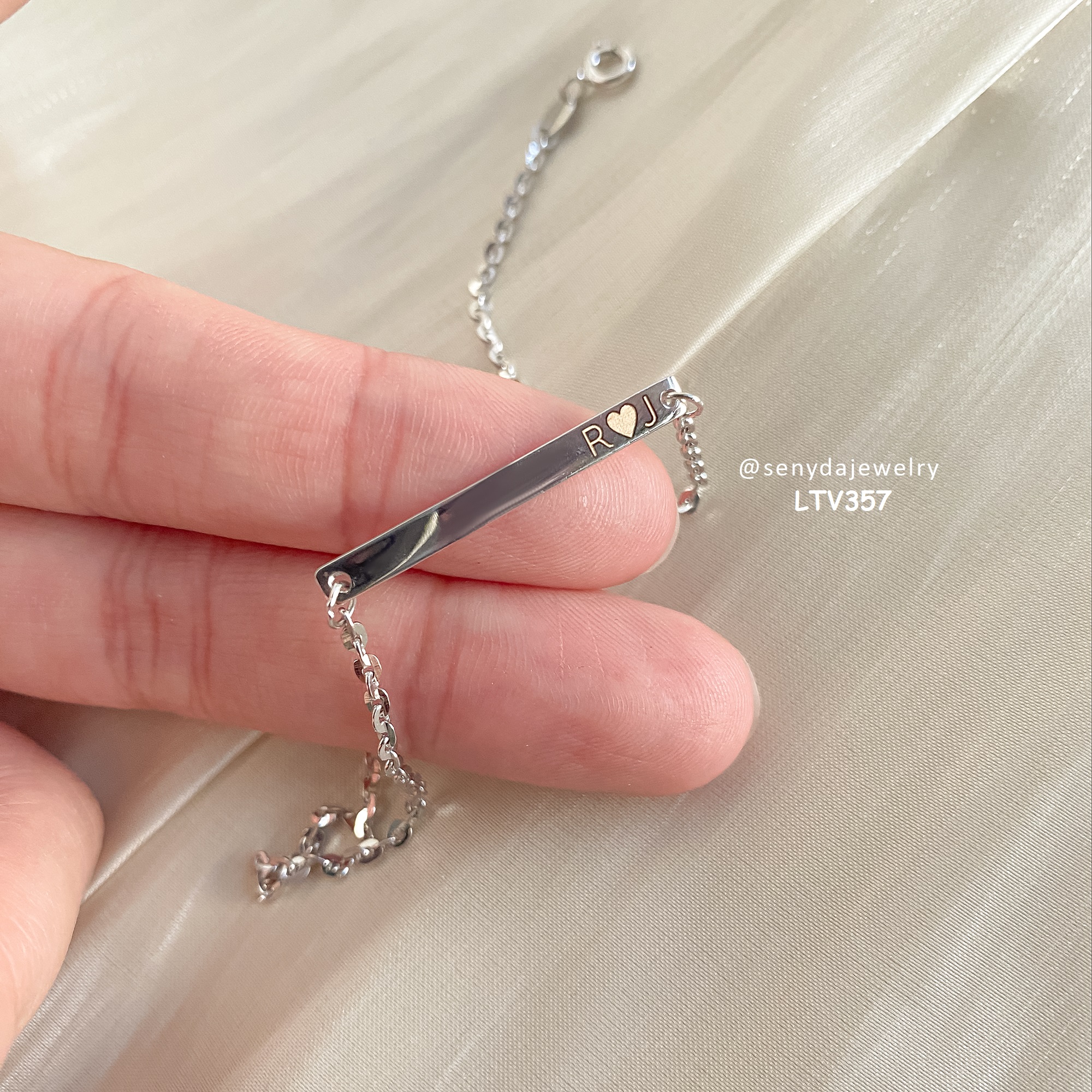 Lắc tay khắc theo yêu cầu: Biểu tượng cá nhân của bạn