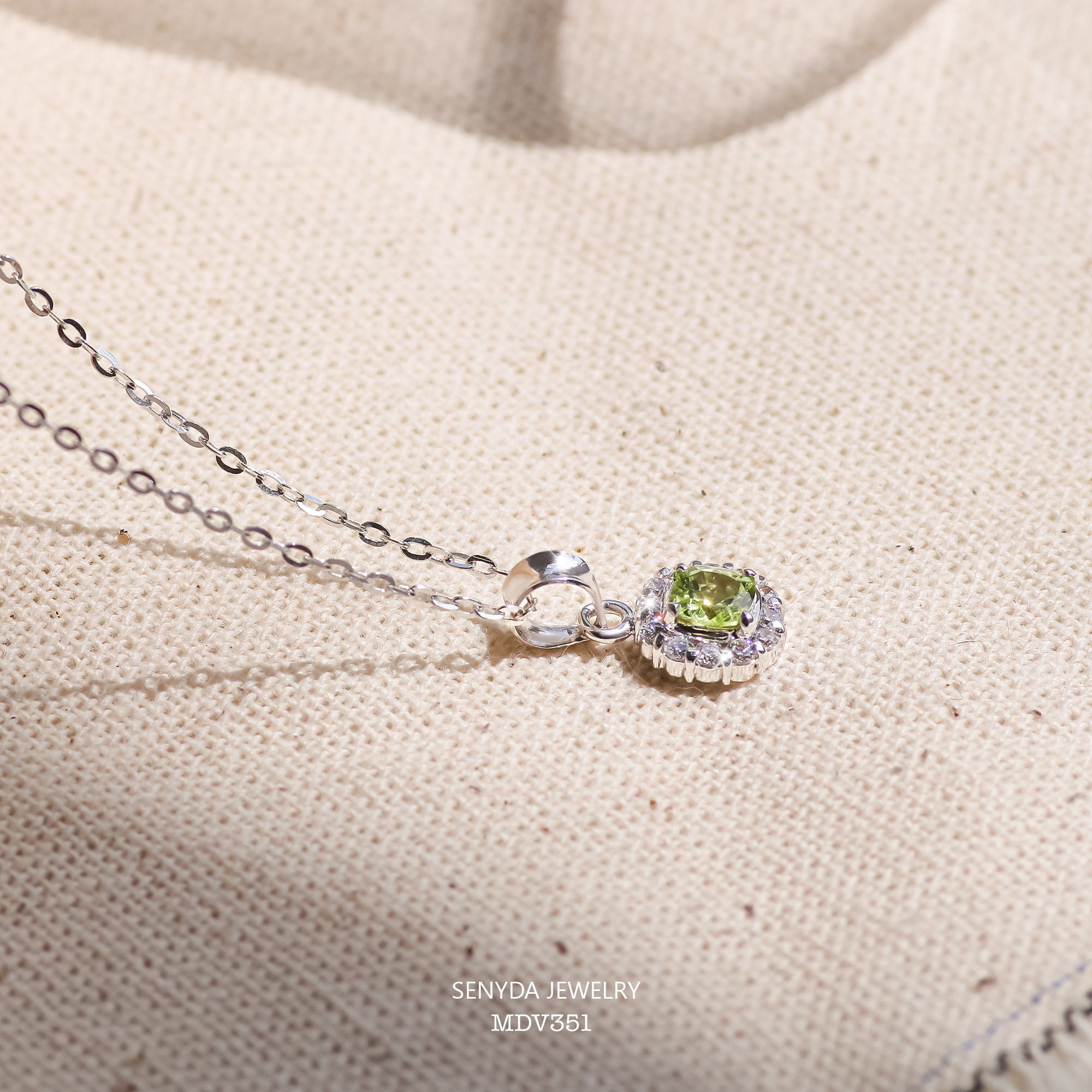 Những mẫu trang sức đá quý Peridot đẹp nhất cho mọi dịp lễ hội
