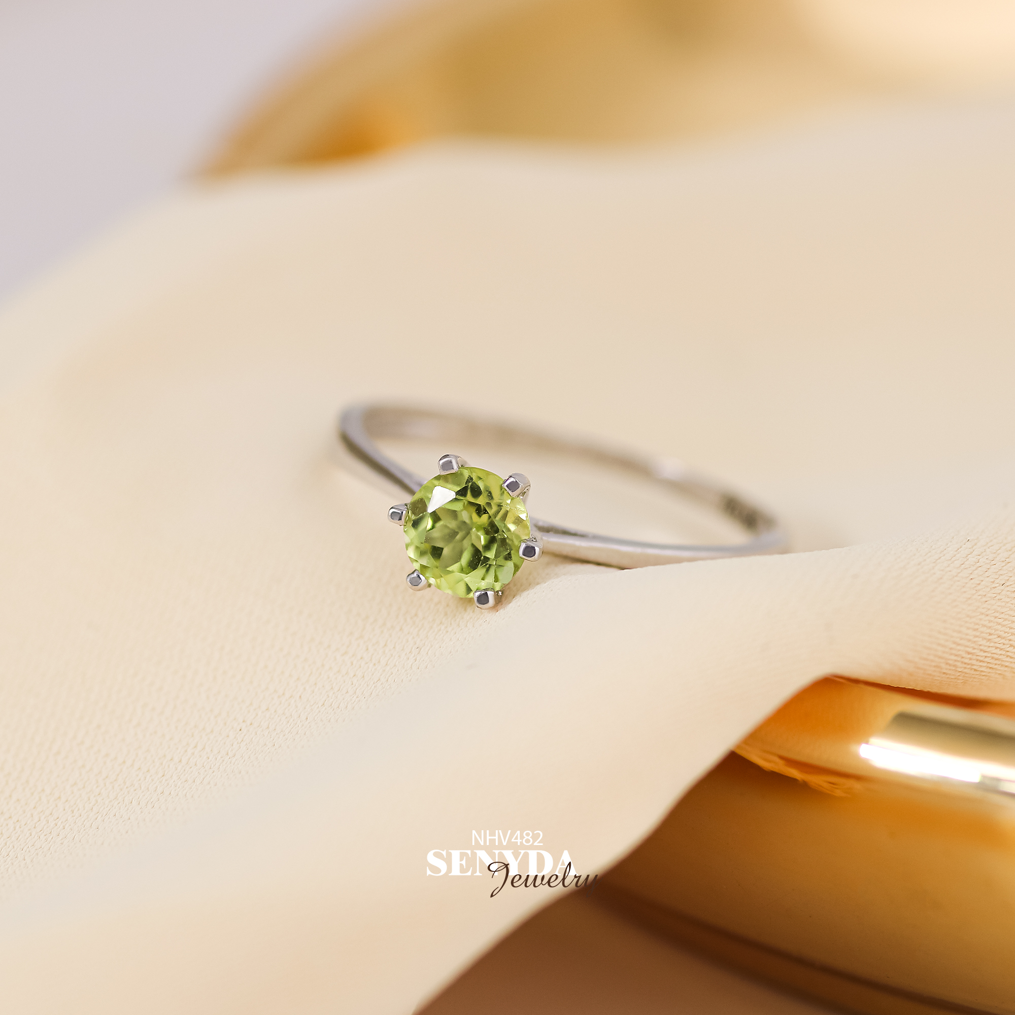 Những mẫu trang sức đá quý Peridot đẹp nhất cho mọi dịp lễ hội