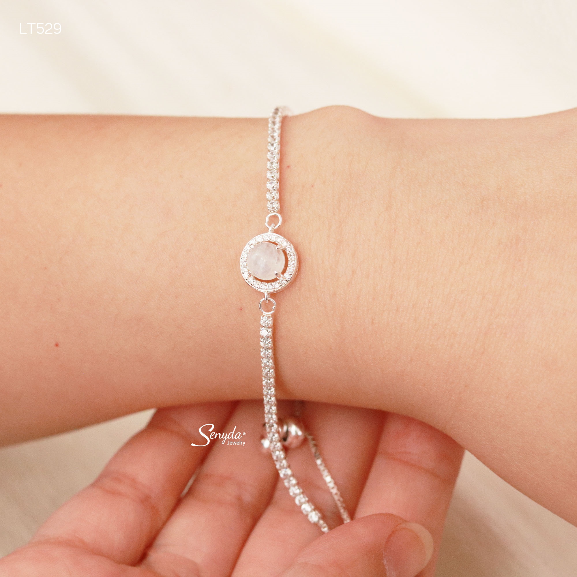 Hiệu ứng Adularescence là gì? Bí mật ánh sáng huyền ảo trong đá Moonstone