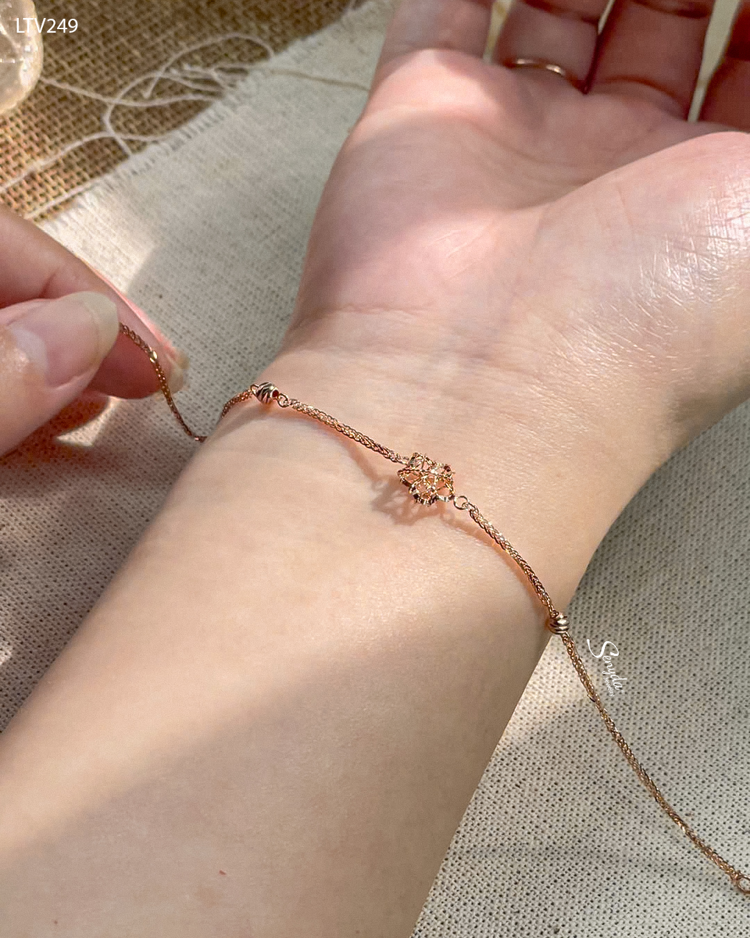 LTV249 Lắc tay vàng Senyda dây mì mặt hoa 5 cánh quấn dây bi xỏ giác