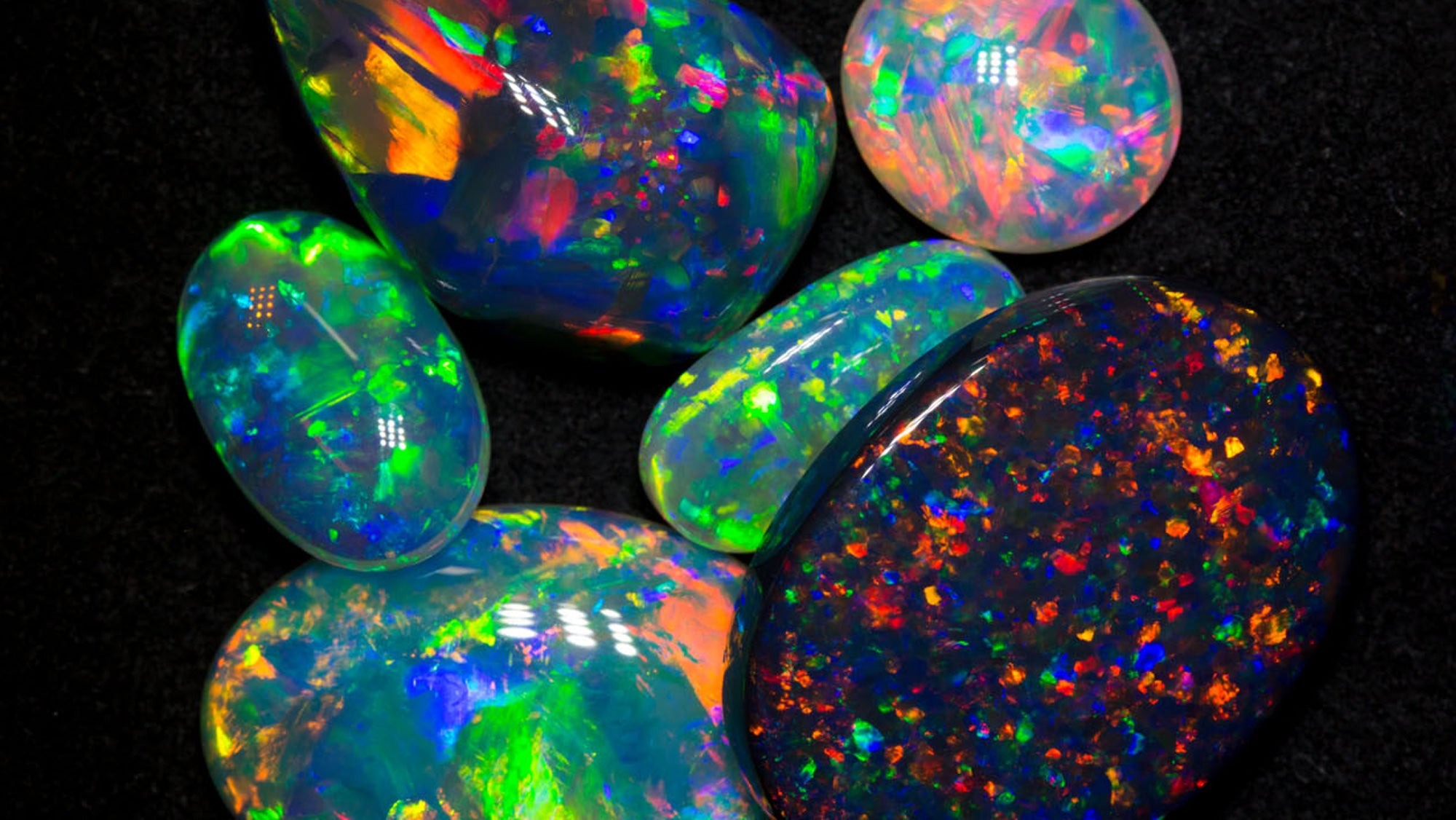 Tại sao Opal được gọi là viên đá biết nhảy múa trong ánh sáng?