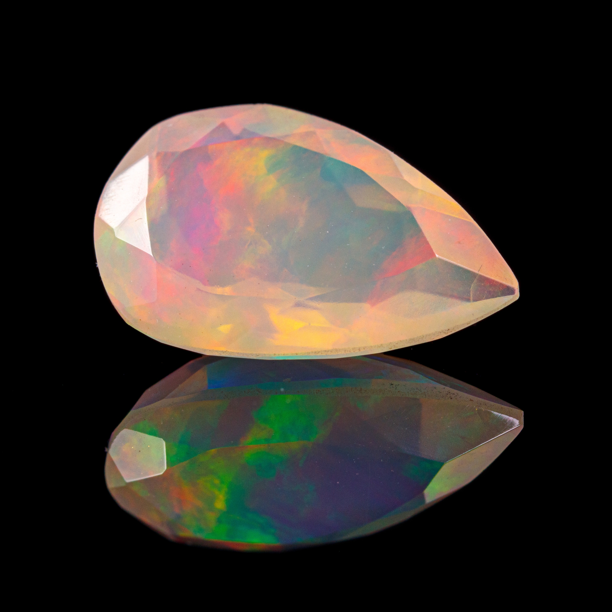 Tại sao Opal được gọi là viên đá biết nhảy múa trong ánh sáng?