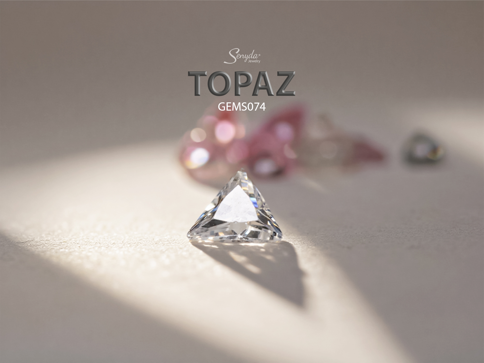 Đá Topaz trắng – viên đá tinh khiết, lấp lánh, biểu tượng của sự may mắn và bình an, tôn lên vẻ sang trọng cho mọi thiết kế trang sức.
