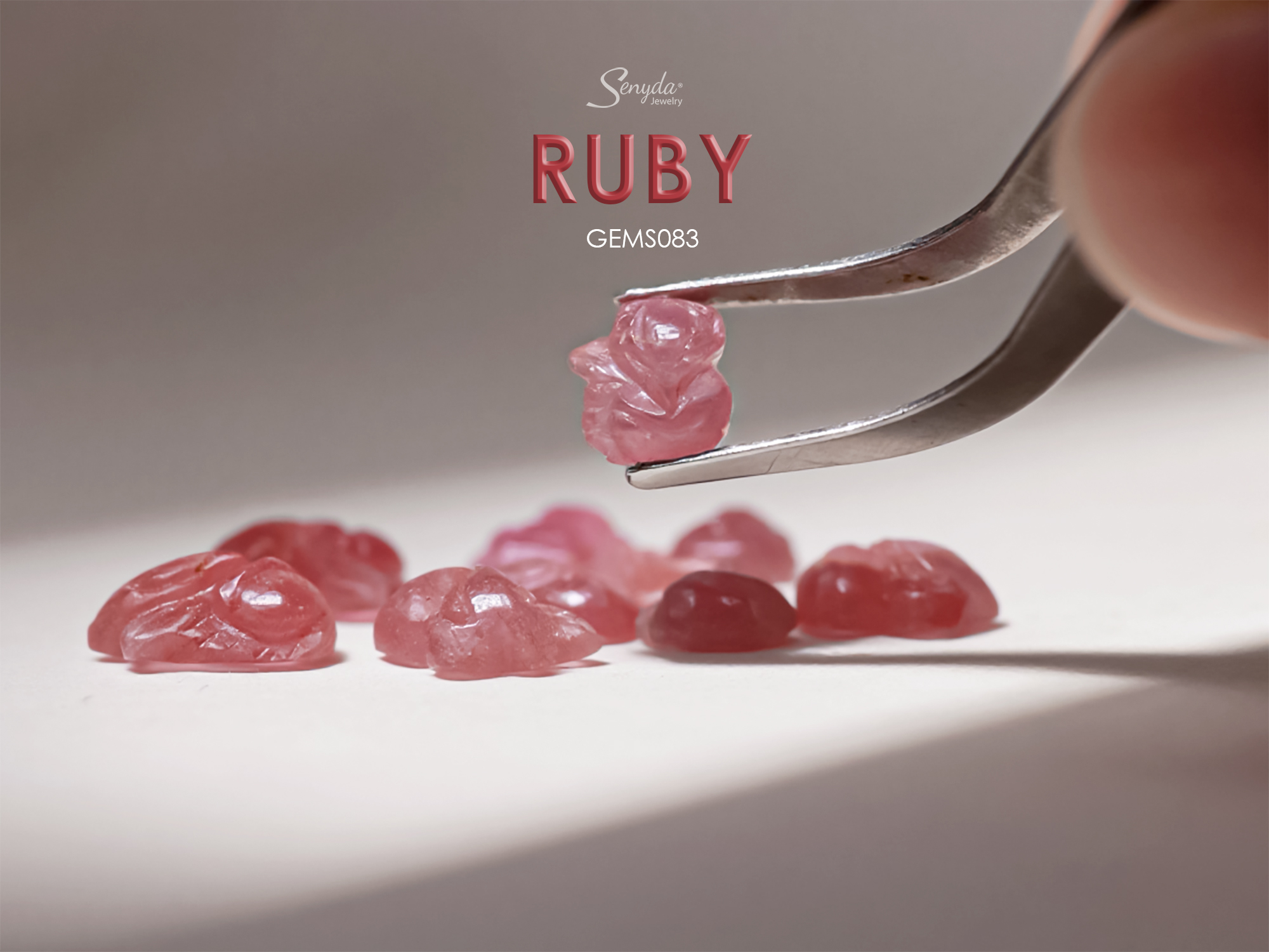 Đá Ruby Hồ Ly – viên đá đỏ quyền lực kết hợp hình tượng Hồ Ly, mang lại may mắn, tình duyên viên mãn và sự cuốn hút cho người sở hữu.