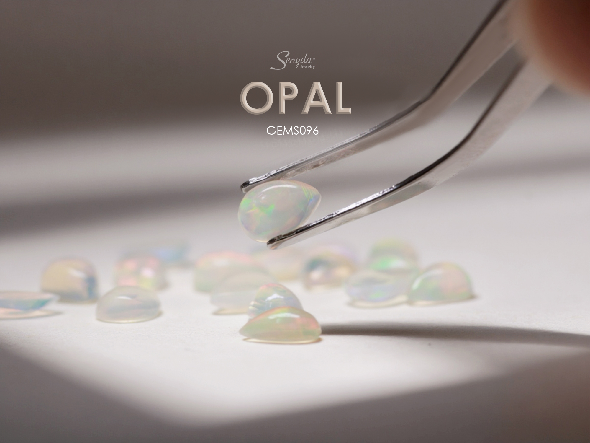 Đá Opal giọt nước – viên đá cầu vồng rực rỡ, biểu tượng của niềm tin và sáng tạo, tôn lên vẻ đẹp tinh tế và cuốn hút.