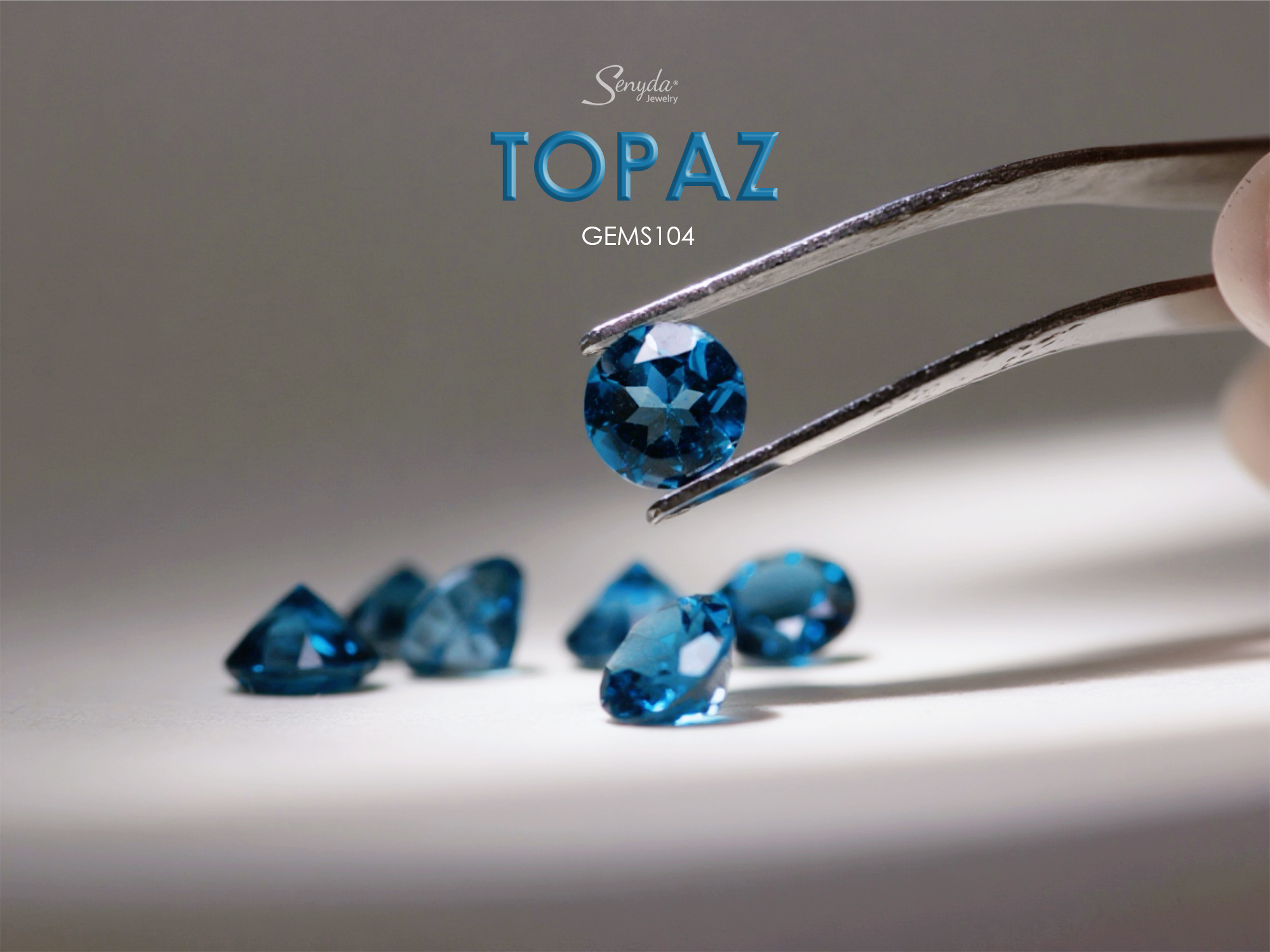 Đá Topaz – viên đá xanh trong trẻo, biểu tượng của may mắn và bình an, tôn lên vẻ sang trọng và tinh khiết trong từng thiết kế trang sức.