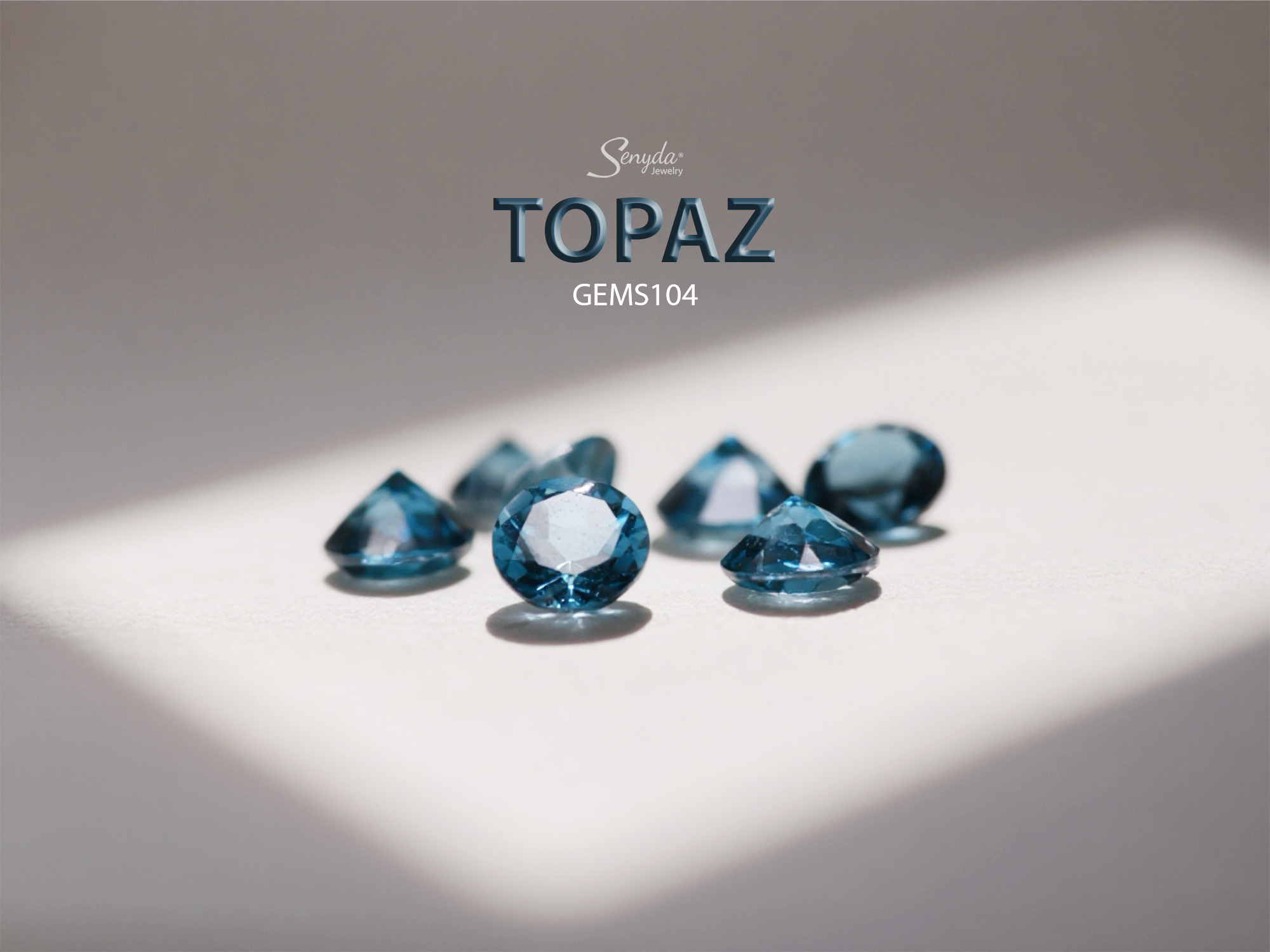 Đá Topaz – viên đá xanh trong trẻo, biểu tượng của may mắn và bình an, tôn lên vẻ sang trọng và tinh khiết trong từng thiết kế trang sức.