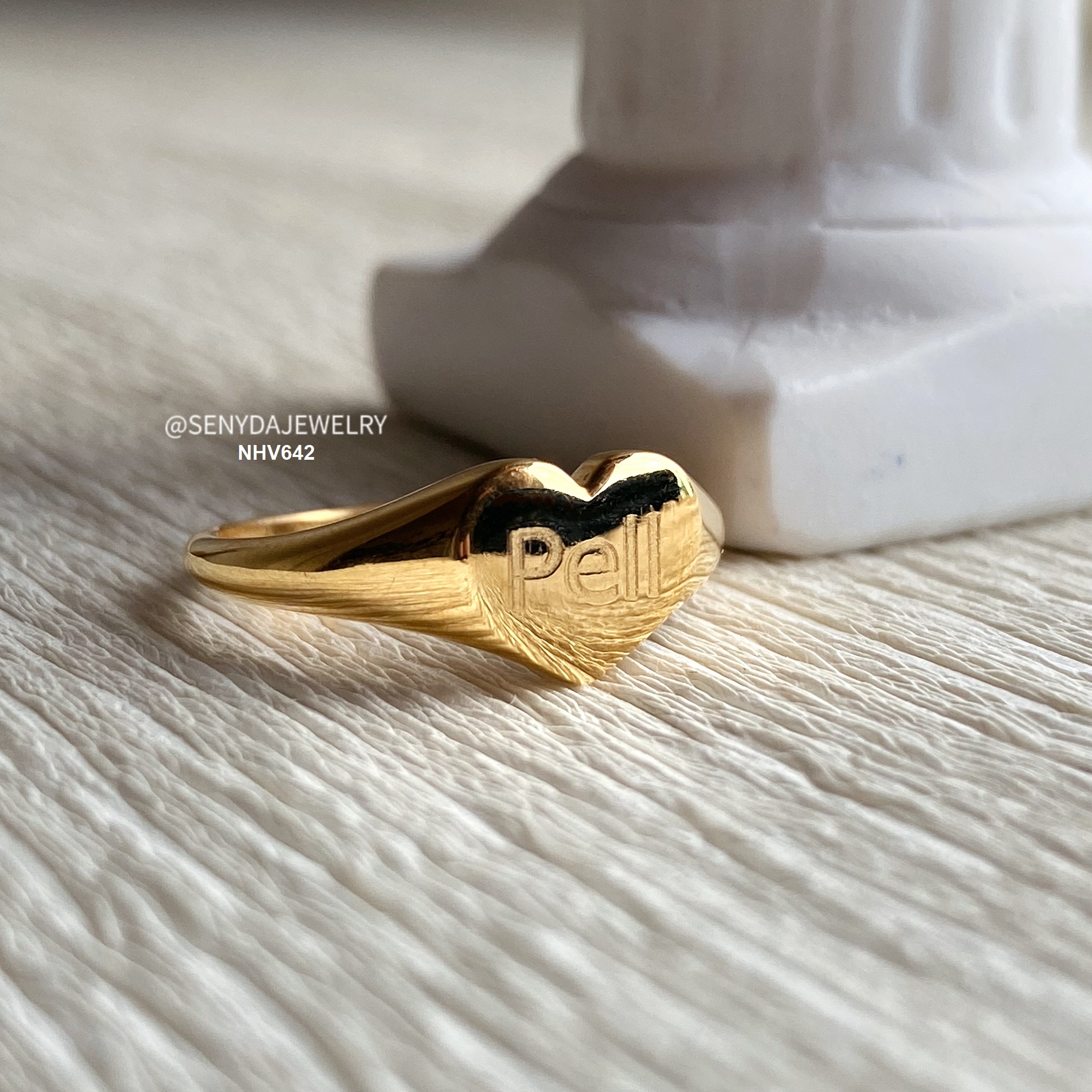 Nhẫn signet là gì? Tất tần tật về nhẫn dấu ấn bạn cần biết