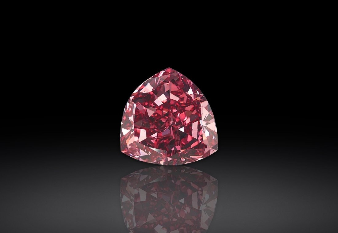 Moussaieff Red – viên kim cương đỏ tự nhiên lớn nhất thế giới với trọng lượng 5,11 carat.