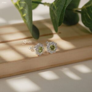 BT842 Bông tai bạc Ý Senyda mặt đá Peridot viền tròn hoa văn