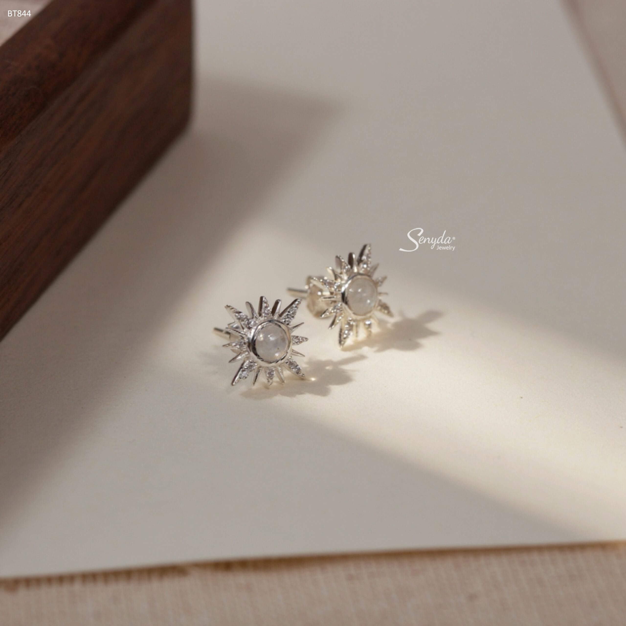 BT844 Bông tai bạc Ý Senyda hình mặt trời đá Moonstone