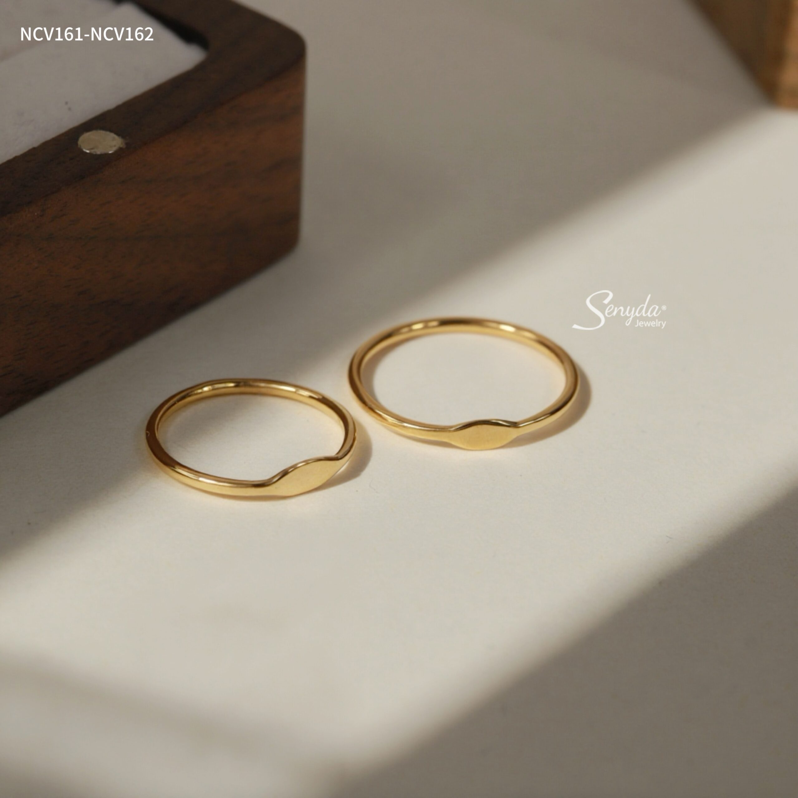 NCV161-NCV162 Nhẫn cưới vàng Senyda đai tròn mặt oval nhỏ