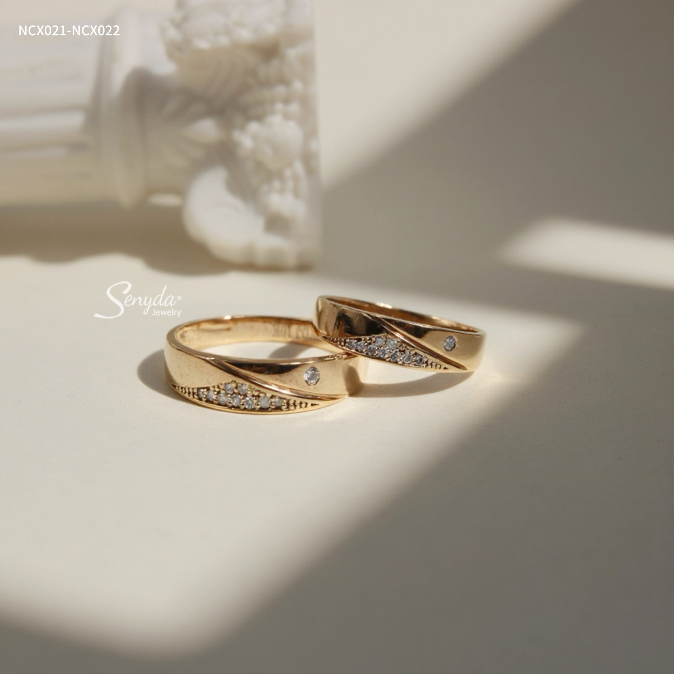NCX021-NCX022 Nhẫn cưới kim cương Senyda cẩn 1 hột tam giác tấm