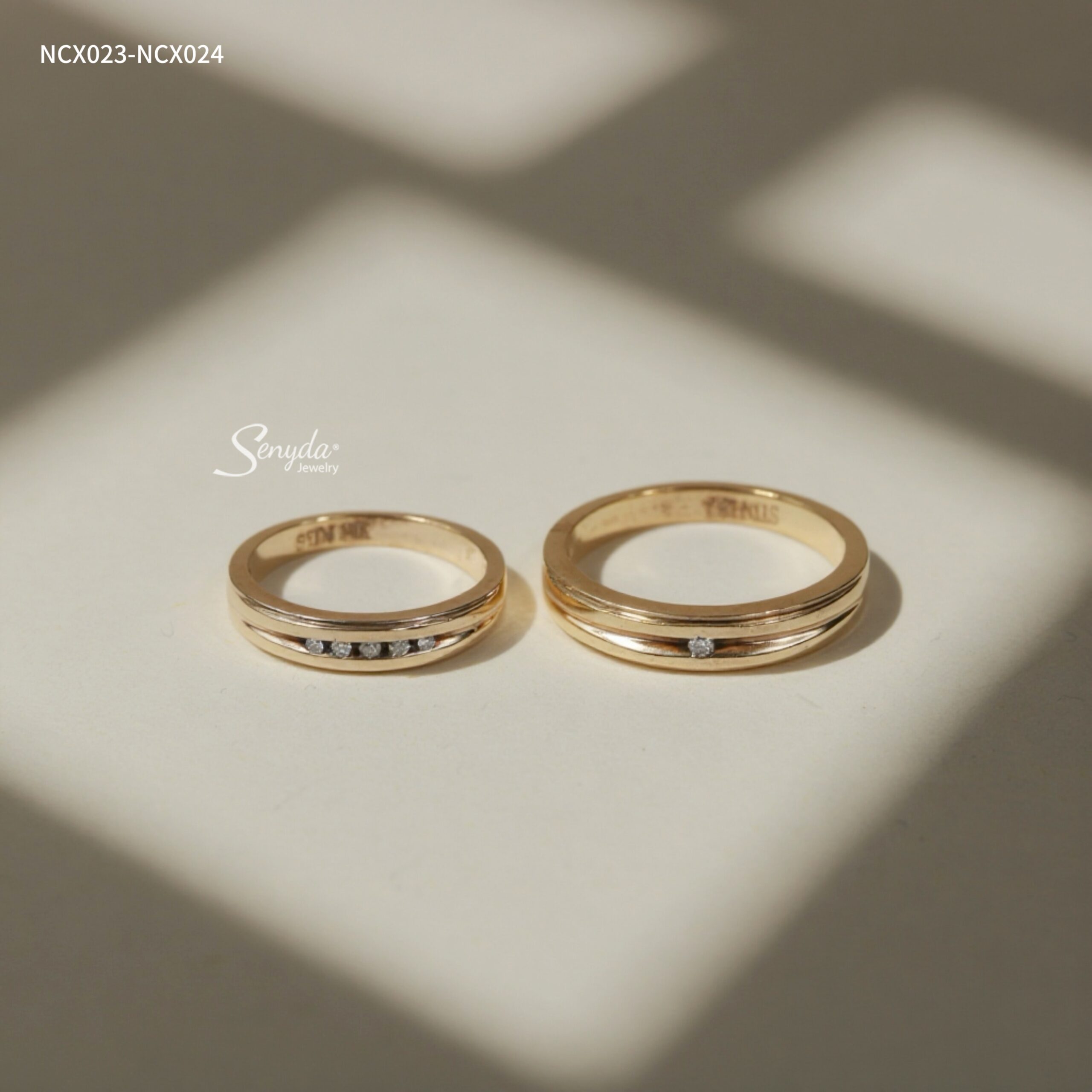 NCX023-NCX024 Nhẫn cưới kim cương Senyda cẩn hột rãnh giữa
