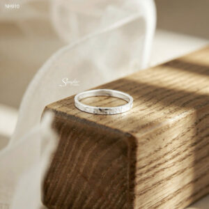 NH910 Nhẫn bản bạc Ý Senyda mặt đập