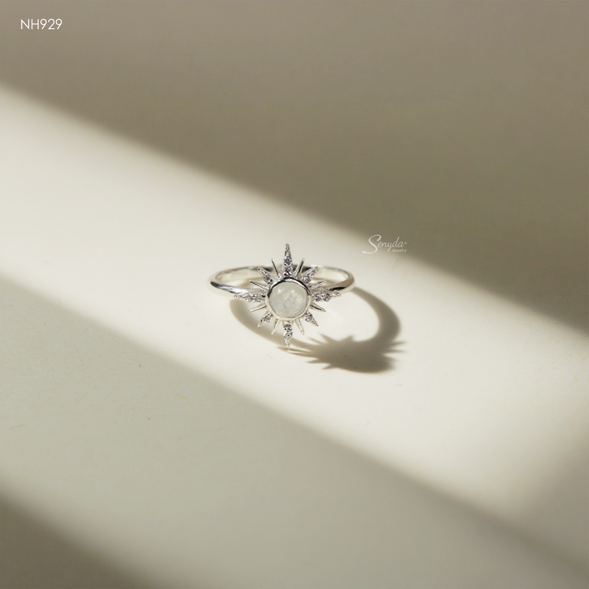NH929 Nhẫn bạc Ý Senyda hình mặt trời đá Moonstone