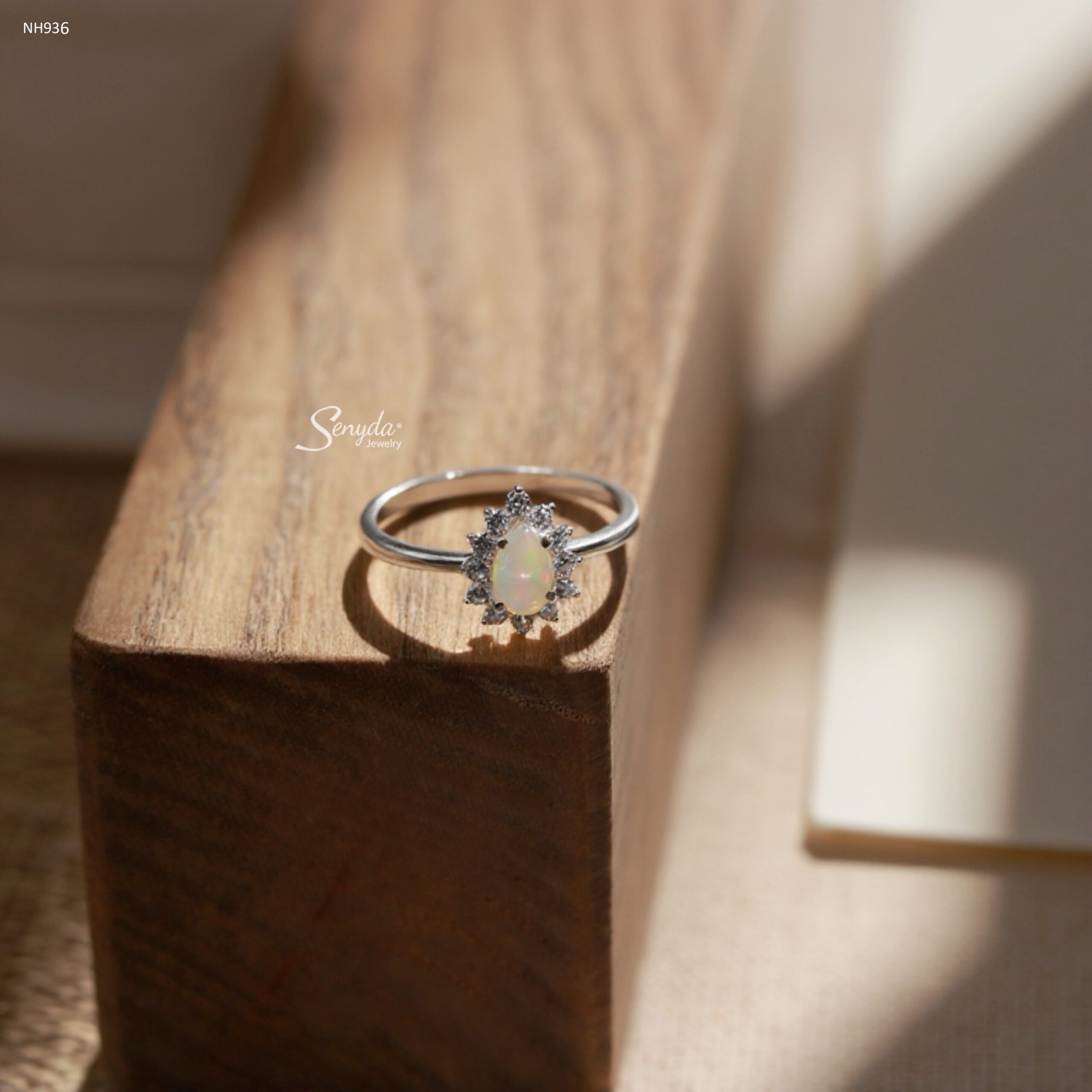 NH936 Nhẫn bạc Ý Senyda mặt đá Opal giọt nước viền đá