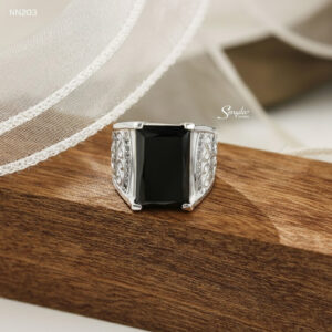 NN203 Nhẫn bạc nam Senyda đá chữ nhật lớn đen đai 2 bên hoa văn 2 dãy đá