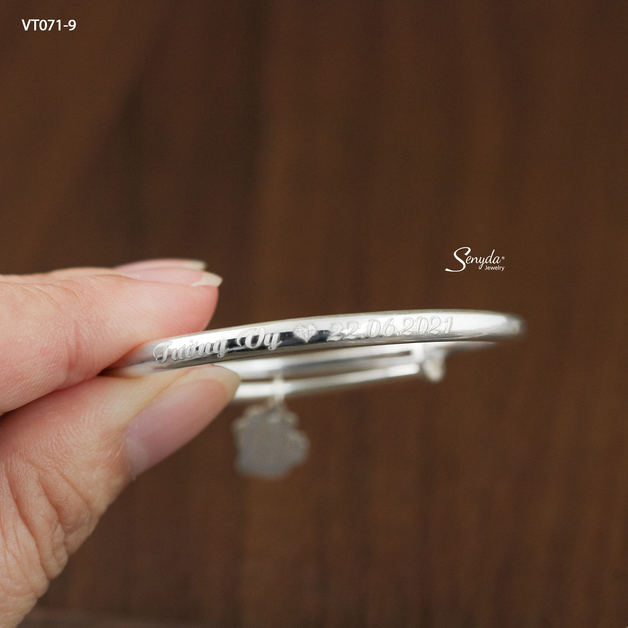 VB071 Vòng tay bạc bé Senyda charm khắc treo