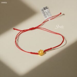 CHV031 Vòng tay chỉ đỏ charm vàng Senyda hoa sen nở