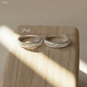 NC265 Nhẫn đôi bạc Ý Senyda 1 hột rãnh sọc xéo 2 bên