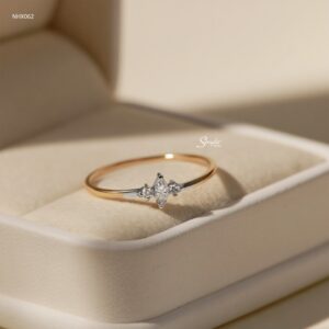 NHX062 Nhẫn vàng Senyda nhẫn đai trơn mặt đá hạt dưa 2 nụ đá nhỏ