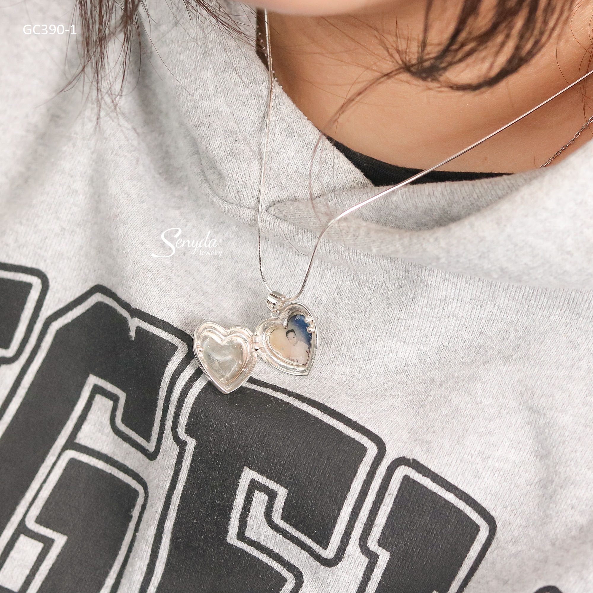 Dây chuyền heart locket: Món trang sức lưu giữ kỷ niệm đẹp nhất