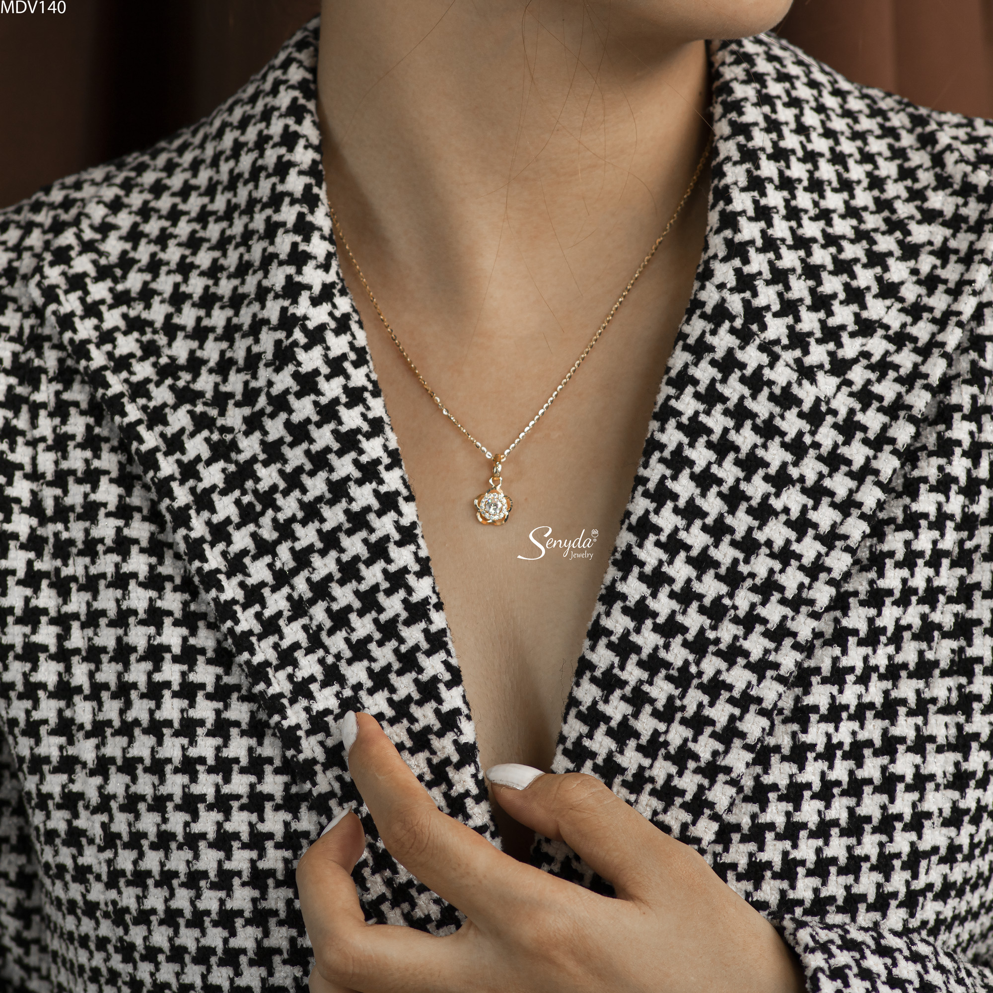 Trang sức tiệc tối: Chọn sao cho sang trọng mà không “quá tay”?