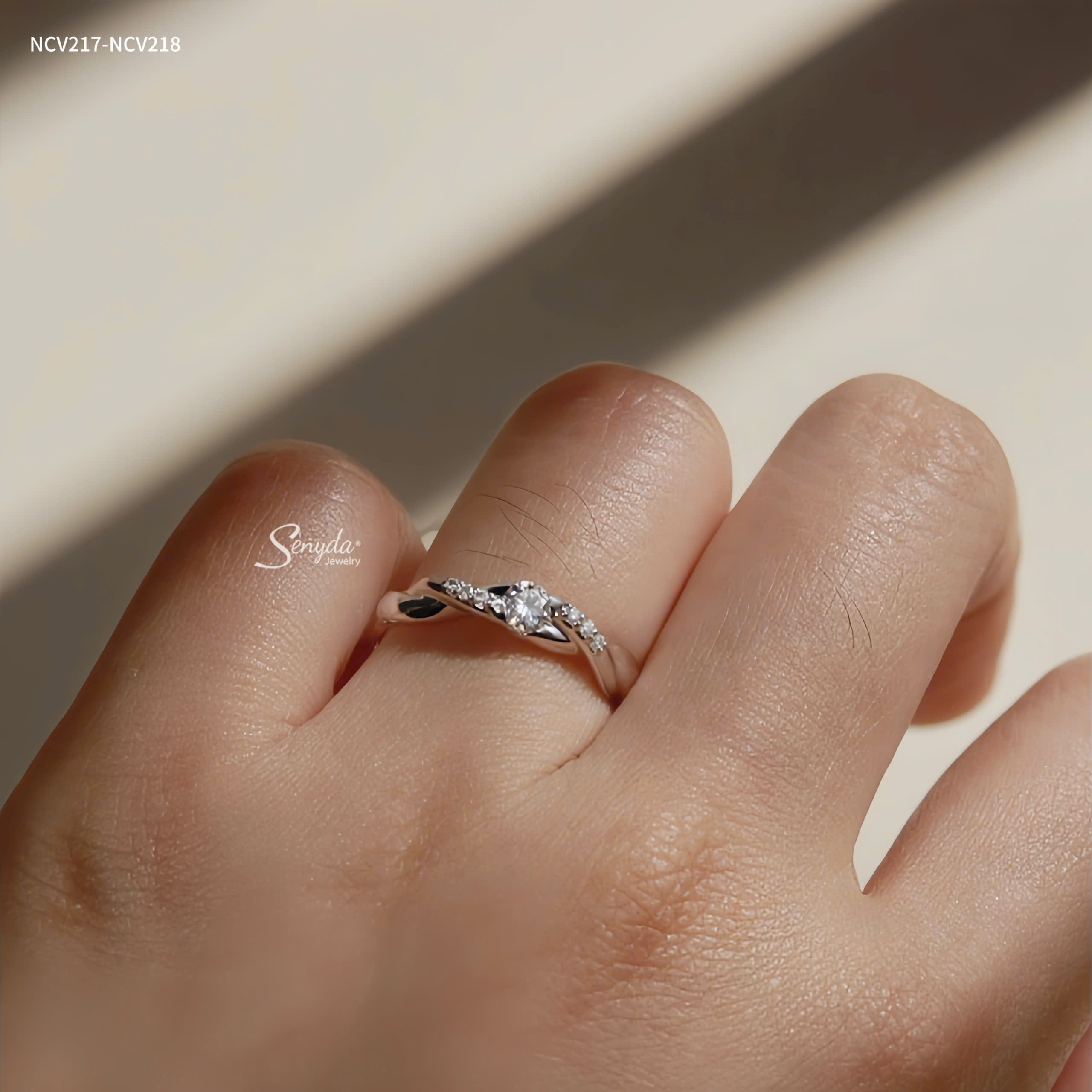 NCV217-NCV218 Nhẫn cưới vàng Senyda hột đai bính trơn đá