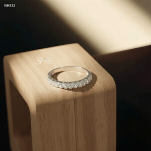 NH932 Nhẫn bạc Ý Senyda nửa hàng đá vuông
