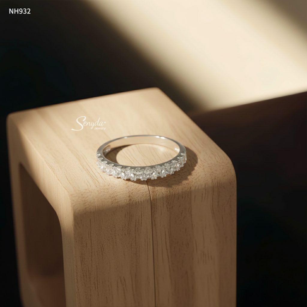 NH932 Nhẫn bạc Ý Senyda nửa hàng đá vuông